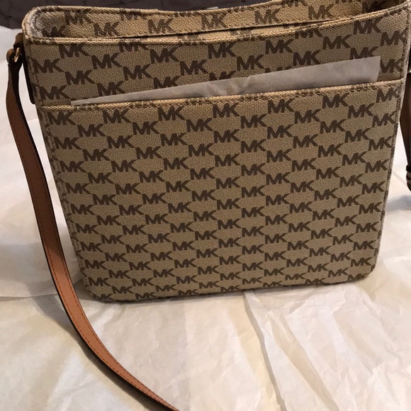 Michael Kors Large Messenger Bag - Picture 4 of 5